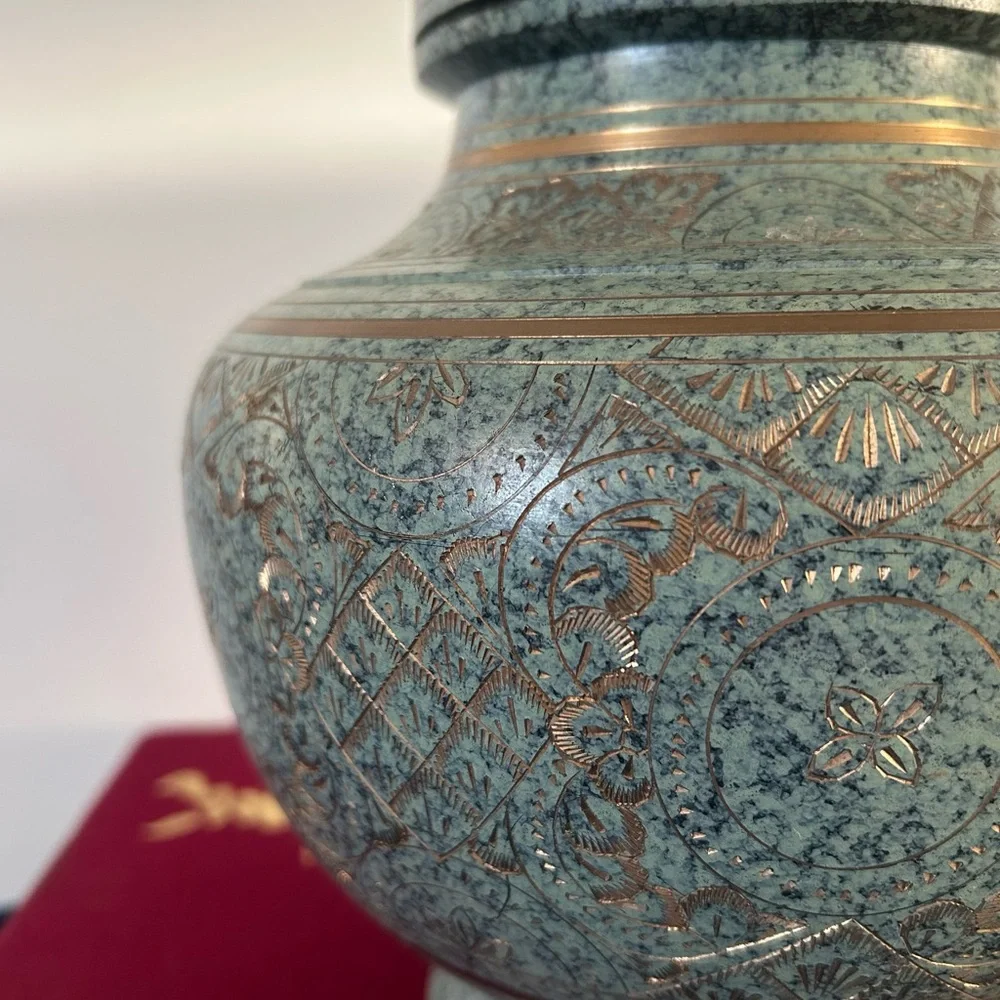Vintage Timeless Oriental Engraved Brass Jar with Lid - Picture 6 of 7